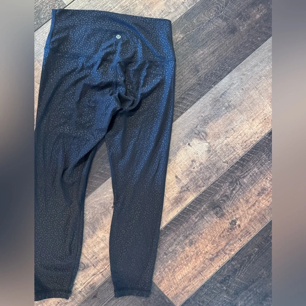 lululemon Align Leggings – Leopardo Shift Micro Embossed Black – Size 10 (25”)